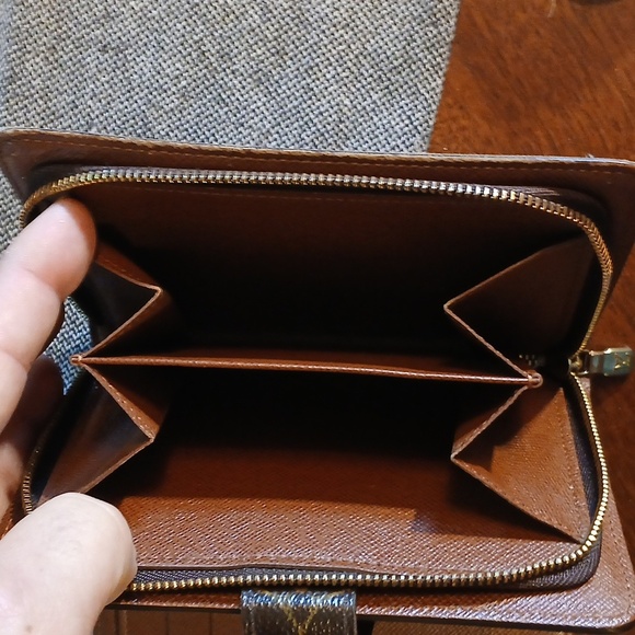 Louis Vuitton Monogram Porte Papier Zippe Wallet - Picture 16 of 16